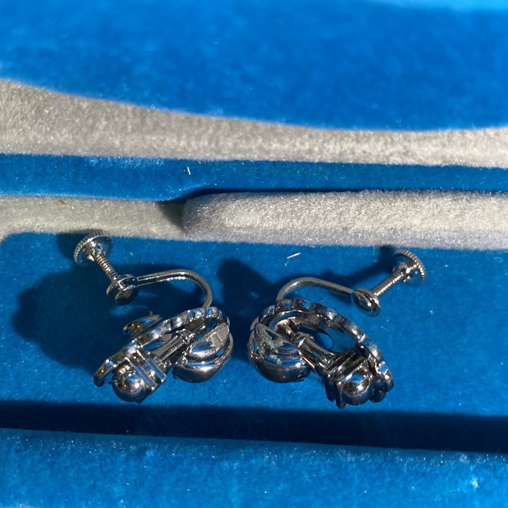 ANTIQUE EARRINGS. SET OF 2 screw on earrings. Brilliant blue stones. - Picture 7 of 9